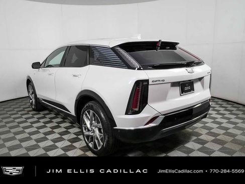 Certified 2025 Cadillac Optiq Luxury 1 AWD/4WD image 28