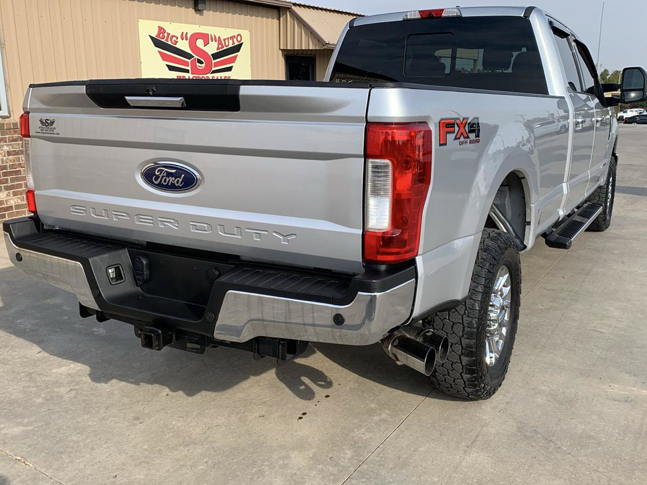 Used 2017 Ford F250 XLT w/ XLT Premium Package AWD/4WD image 2