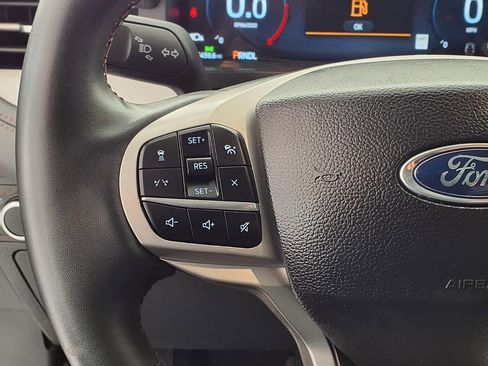 Used 2025 Ford Explorer Active AWD/4WD image 7