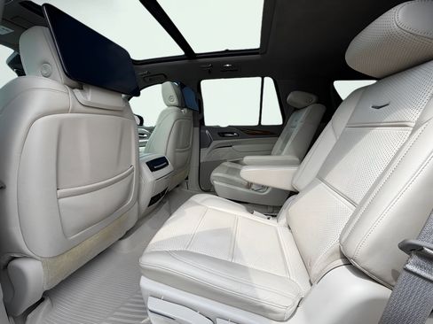 Used 2021 Cadillac Escalade Premium Luxury Platinum AWD/4WD image 18