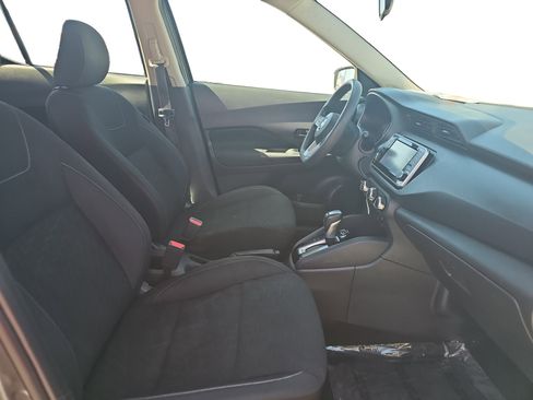 Used 2021 Nissan Kicks S FWD image 17