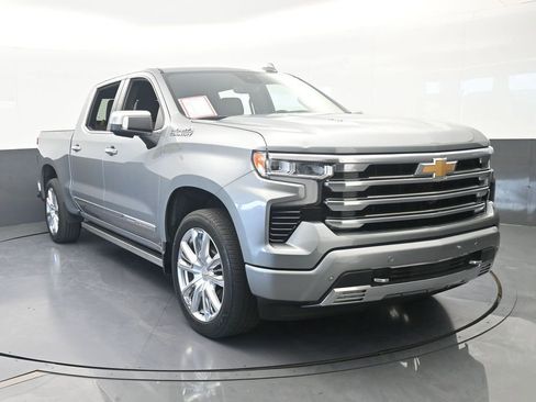 Used 2024 Chevrolet Silverado 1500 High Country w/ Technology Package AWD/4WD image 9