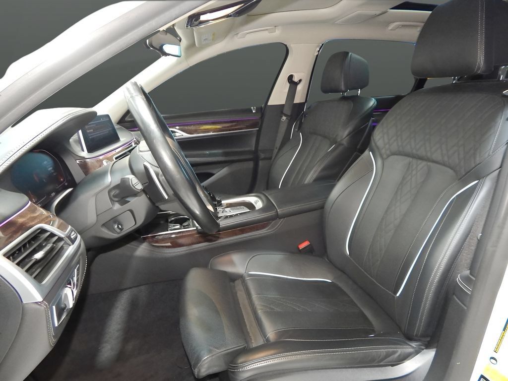 Used 2021 BMW 750i xDrive w/ Executive Package AWD/4WD image 15