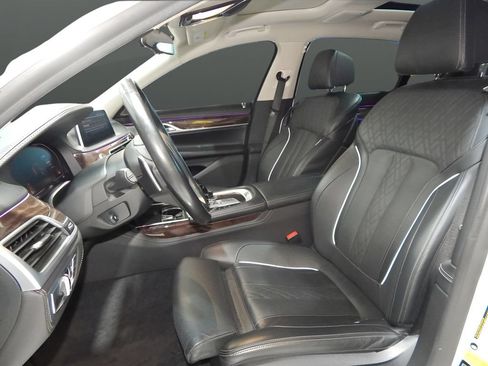 Used 2021 BMW 750i xDrive w/ Executive Package AWD/4WD image 15
