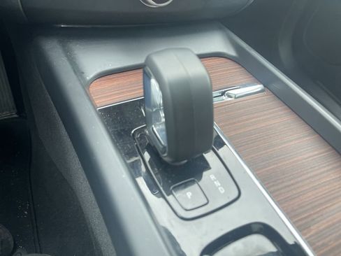 Used 2024 Volvo XC60 B5 Plus image 25