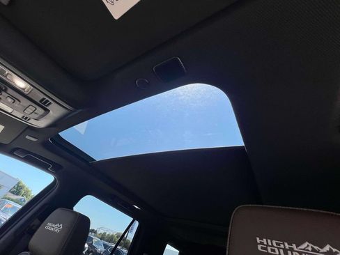 Used 2023 Chevrolet Tahoe High Country AWD/4WD image 33
