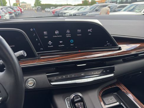 Used 2021 Cadillac Escalade Premium Luxury AWD/4WD image 27