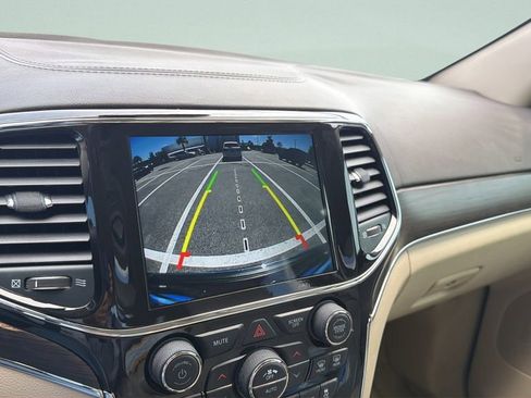Used 2019 Jeep Grand Cherokee Overland RWD image 29