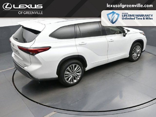 Used 2022 Toyota Highlander Platinum FWD image 26