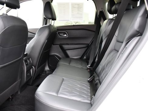 Used 2023 Nissan Rogue Platinum image 16