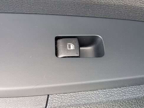 Used 2025 Kia Sportage LX image 28