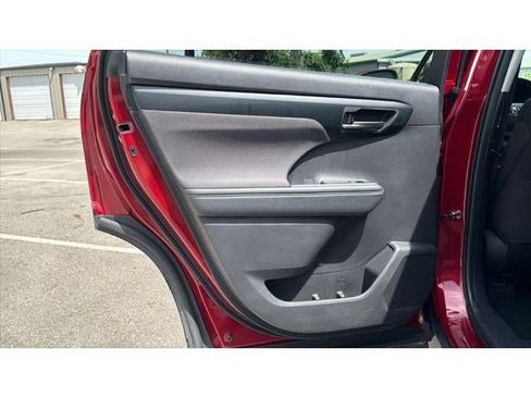 Certified 2025 Toyota Highlander LE AWD/4WD image 33