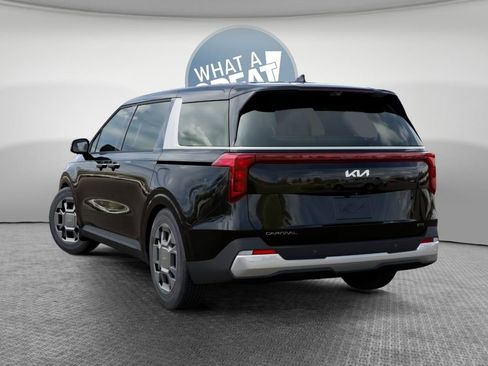 New 2026 Kia Carnival EX FWD image 4