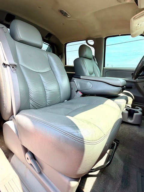 Used 2005 Chevrolet Avalanche Z71 w/ Preferred Equipment Group AWD/4WD image 11