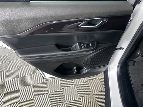 Used 2023 Jeep Grand Cherokee Altitude image 15