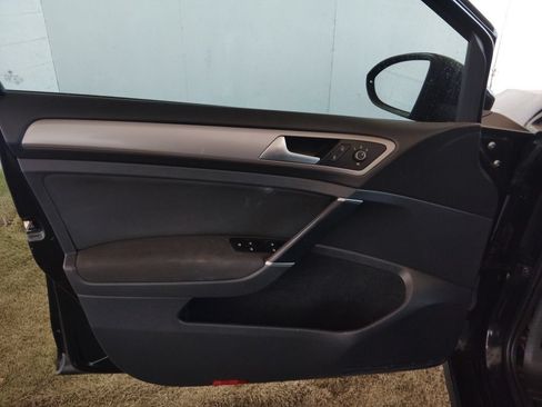 Used 2016 Volkswagen e-Golf SE w/ DC Fast Charging Package FWD image 17