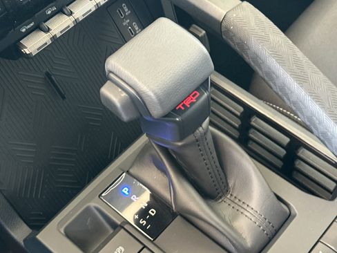 New 2025 Toyota Tacoma TRD Off-Road image 18