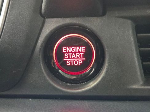 Used 2025 Honda Pilot Touring image 38