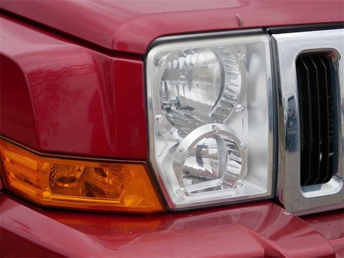 Used 2010 Jeep Commander Sport image 9