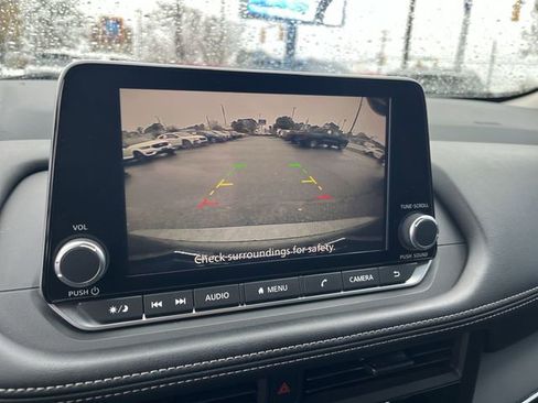 Used 2024 Nissan Rogue S image 28