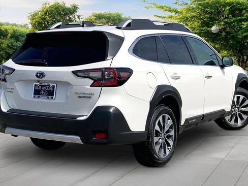 Used 2023 Subaru Outback Touring AWD/4WD image 6