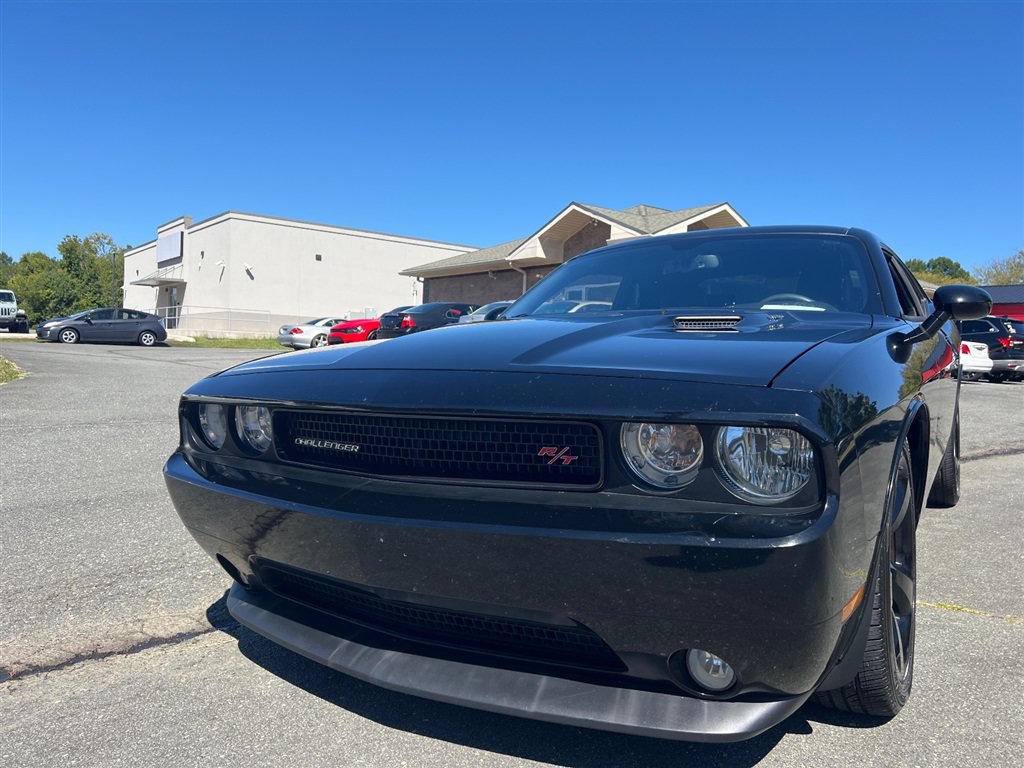 Used 2014 Dodge Challenger R/T Plus RWD image 2