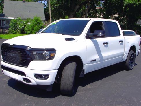 Used 2024 RAM 1500 Big Horn AWD/4WD image 3