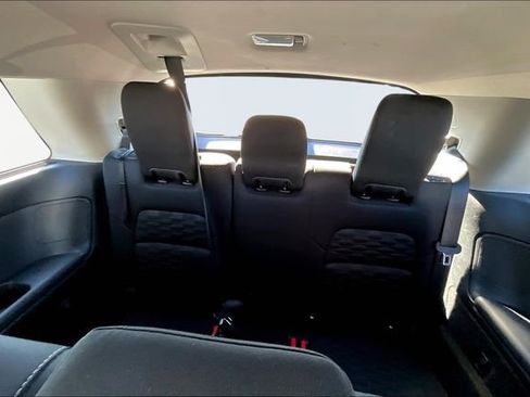 Used 2024 Nissan Pathfinder S image 18