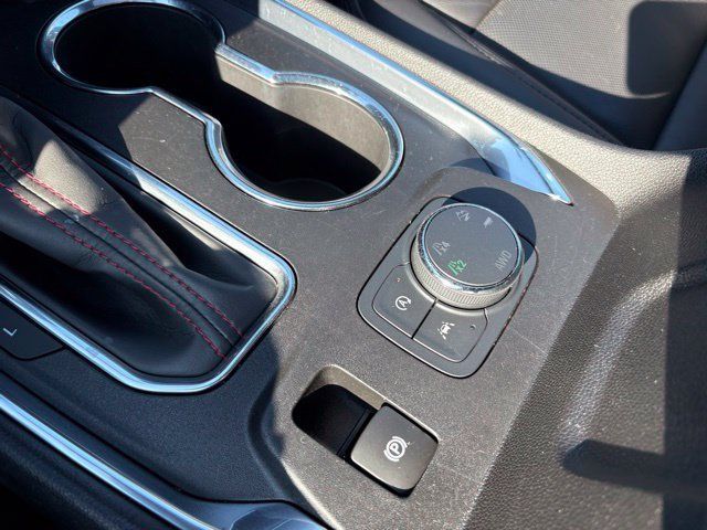 Used 2023 Chevrolet Traverse RS AWD/4WD image 38