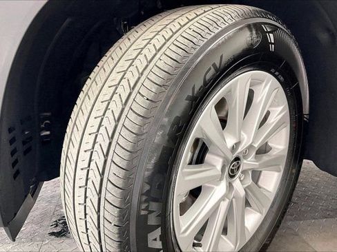 Used 2025 Toyota Grand Highlander AWD image 34