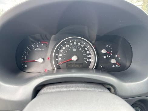 Used 2011 Kia Sedona LX image 19