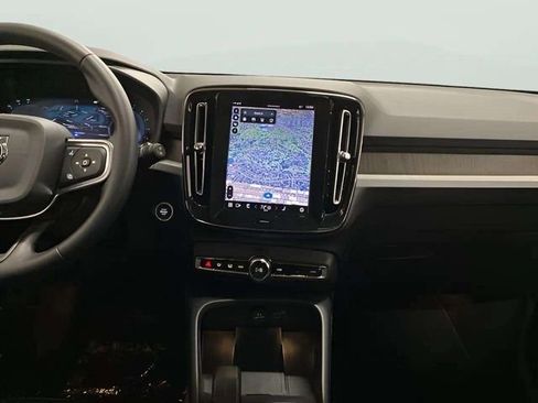 Used 2025 Volvo XC40 B5 Core image 35