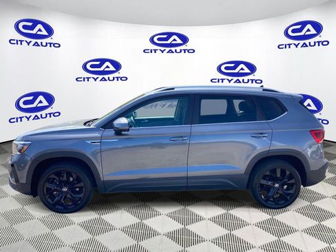 Used 2023 Volkswagen Taos SE FWD image 6
