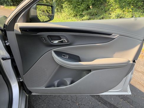 Used 2018 Chevrolet Impala LT w/ LT Convenience Package FWD image 26