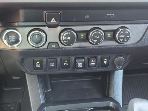 Used 2019 Toyota Tacoma TRD Off-Road w/ Technology Package image 27