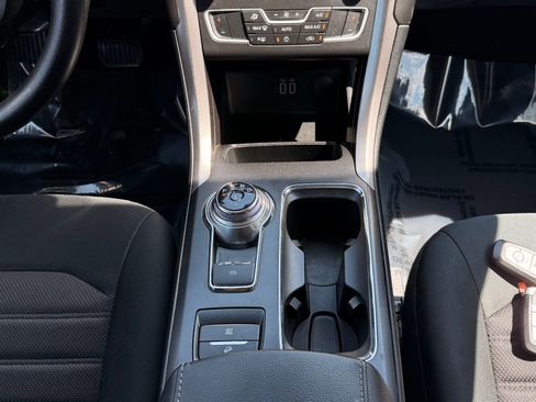 Used 2019 Ford Fusion SE FWD image 25