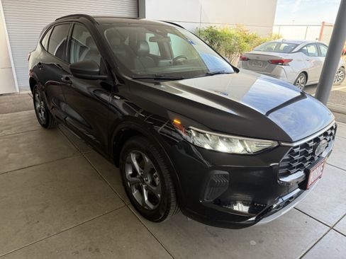 Used 2023 Ford Escape ST-Line AWD/4WD image 3