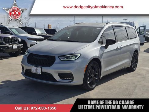 New 2026 Chrysler Pacifica Limited image 1