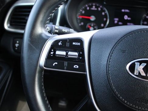 Used 2020 Kia Sorento S image 10