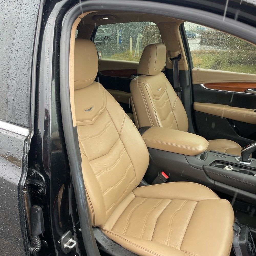 Used 2017 Cadillac XT5 Platinum w/ Driver Assist Package AWD/4WD image 6