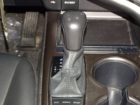 Used 2023 Toyota Camry SE image 36