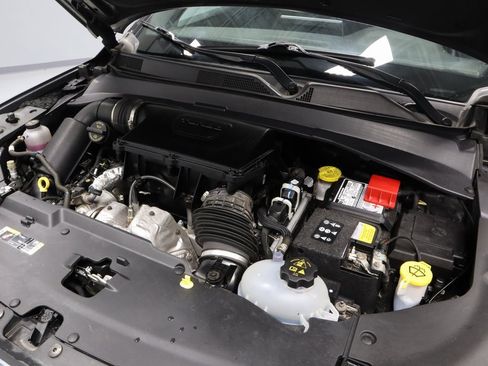 Used 2024 Jeep Compass Latitude image 12