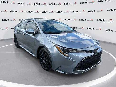 Used 2020 Toyota Corolla LE FWD image 1