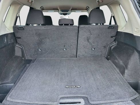 Used 2025 Nissan Rogue SV FWD image 32