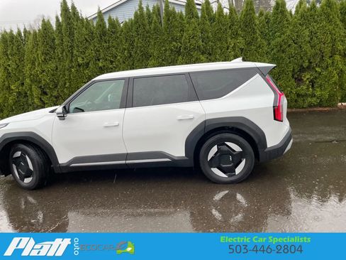 Used 2025 Kia EV9 Light Long Range image 5