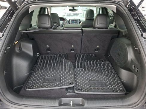 Used 2019 Jeep Cherokee Latitude Plus w/ Comfort/Convenience Group image 30