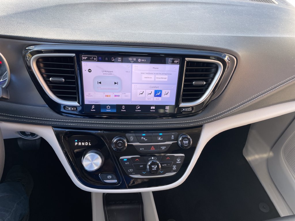 Used 2024 Chrysler Pacifica Touring-L AWD/4WD image 18