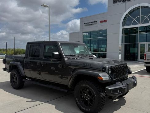Used 2024 Jeep Gladiator Sport image 5