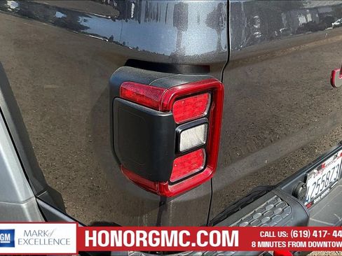 Used 2024 Jeep Gladiator Rubicon w/ Technology Group AWD/4WD image 23