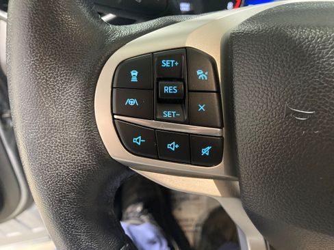 Used 2023 Ford Explorer Limited w/ Equipment Group 301A AWD/4WD image 26